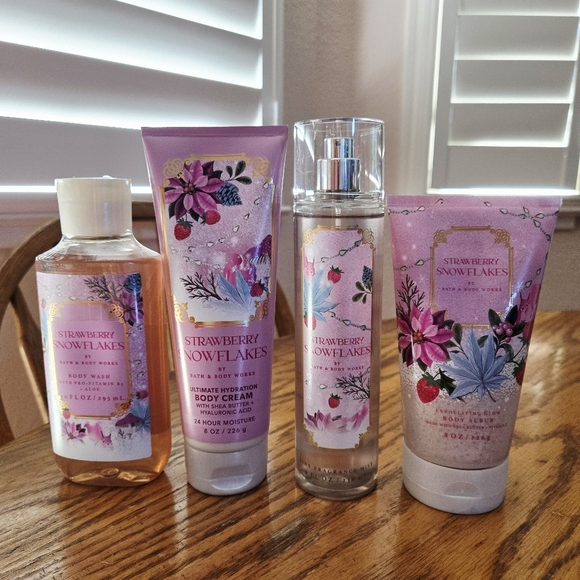 🛍BOGO 50% OFF🍓❄️🛁NWT‼️BBW Strawberry Snowflakes 4-piece Ultimate Collection